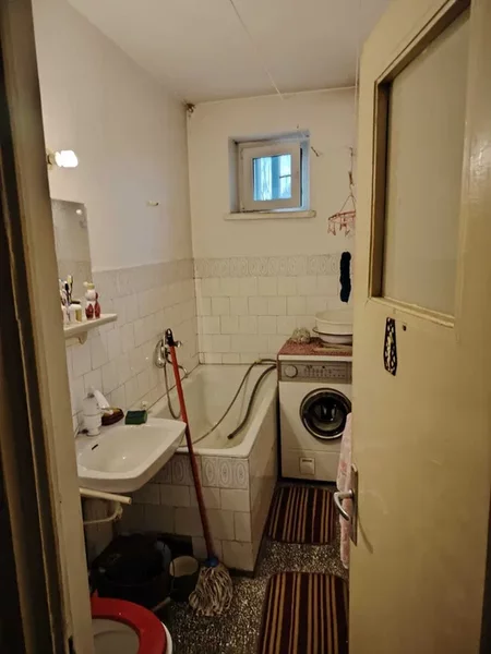 Drobeta Turnu Severin Str. Traian, langa Primarie